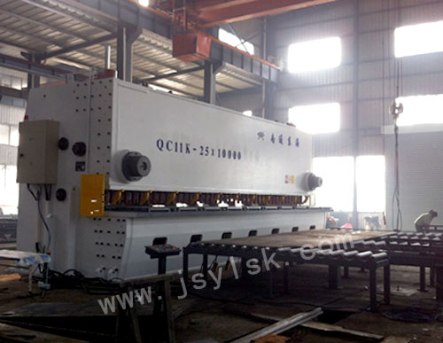 QC11K-25*10000大型剪板機