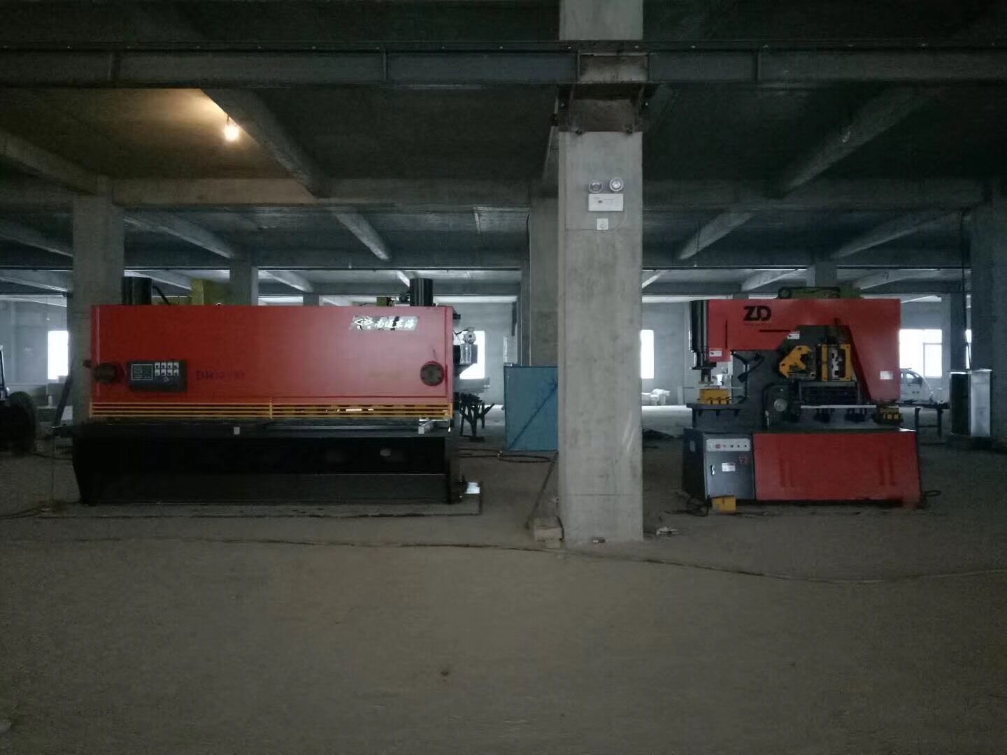 東海剪板機沖床