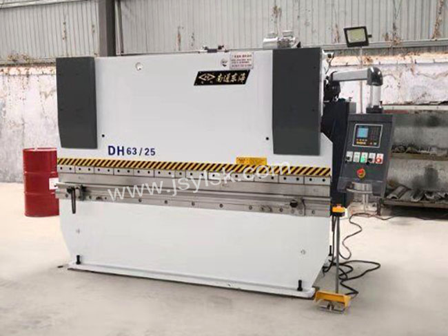 WC67Y-63/2500液壓折彎?rùn)C(jī)