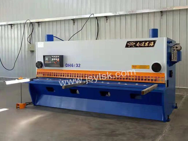 QC11Y-6*3200液壓剪板機